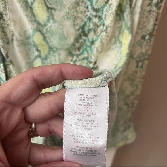 Equipment Femme Womens Shirt Slim Signature Button Up Green Snakeskin Pockets S - Picture 3 of 3